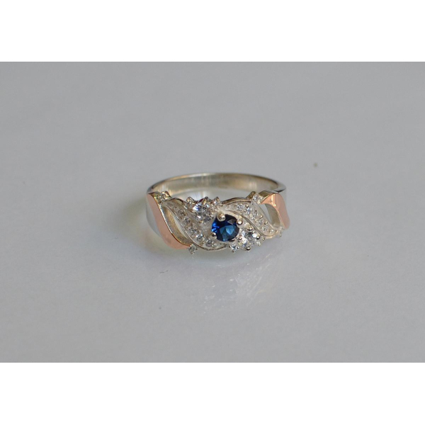 Серебряное кольцо с золотыми вставками (159к)