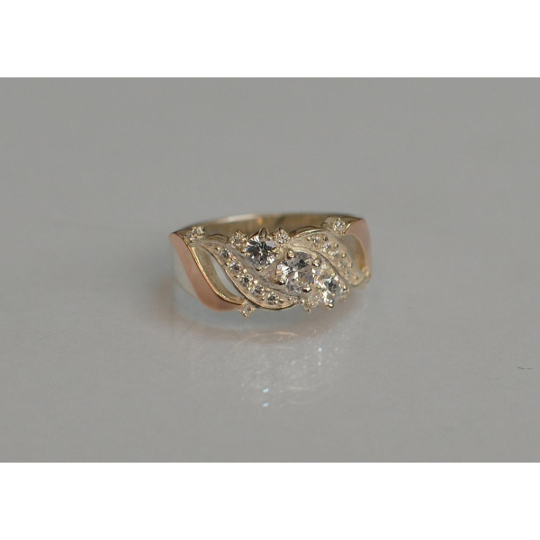 Серебряное кольцо с золотыми вставками (159к)