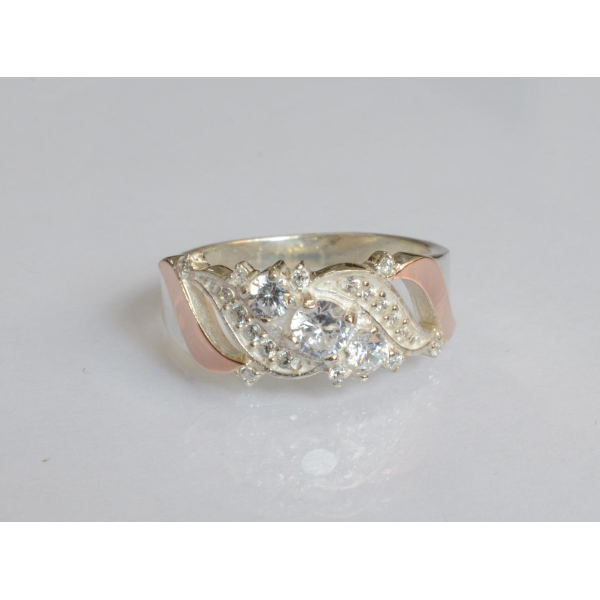 Серебряное кольцо с золотыми вставками (159к)