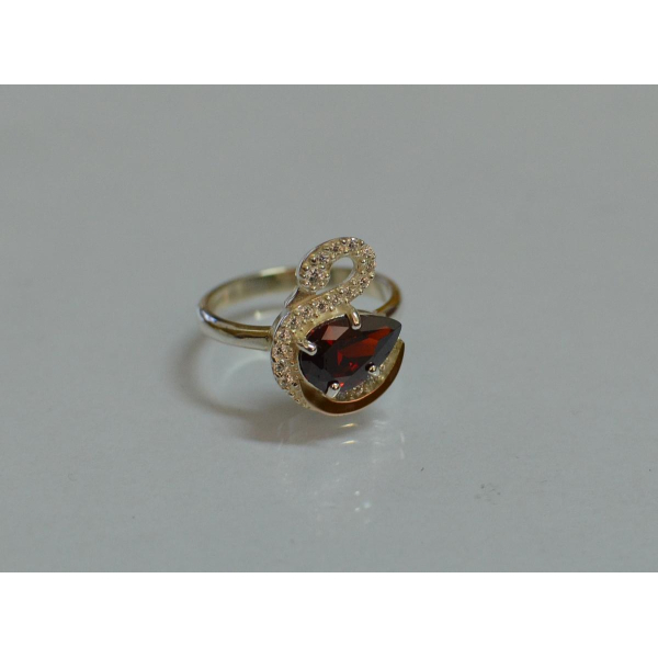 Серебряное кольцо с золотыми вставками (160к)