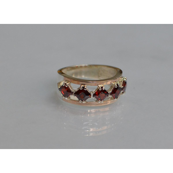 Серебряное кольцо с золотыми вставками (162к)