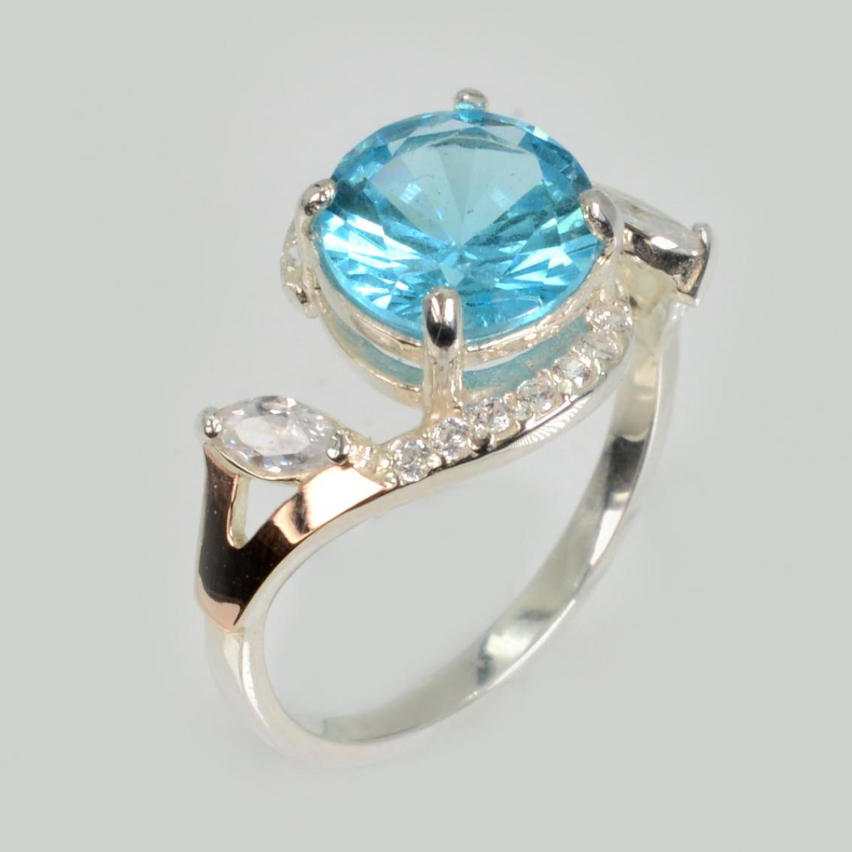 Серебряное кольцо с золотыми вставками (166к)