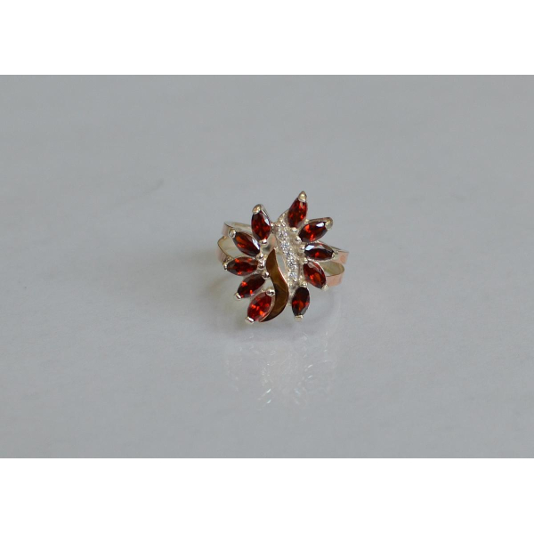 Серебряное кольцо с золотыми вставками (170к)