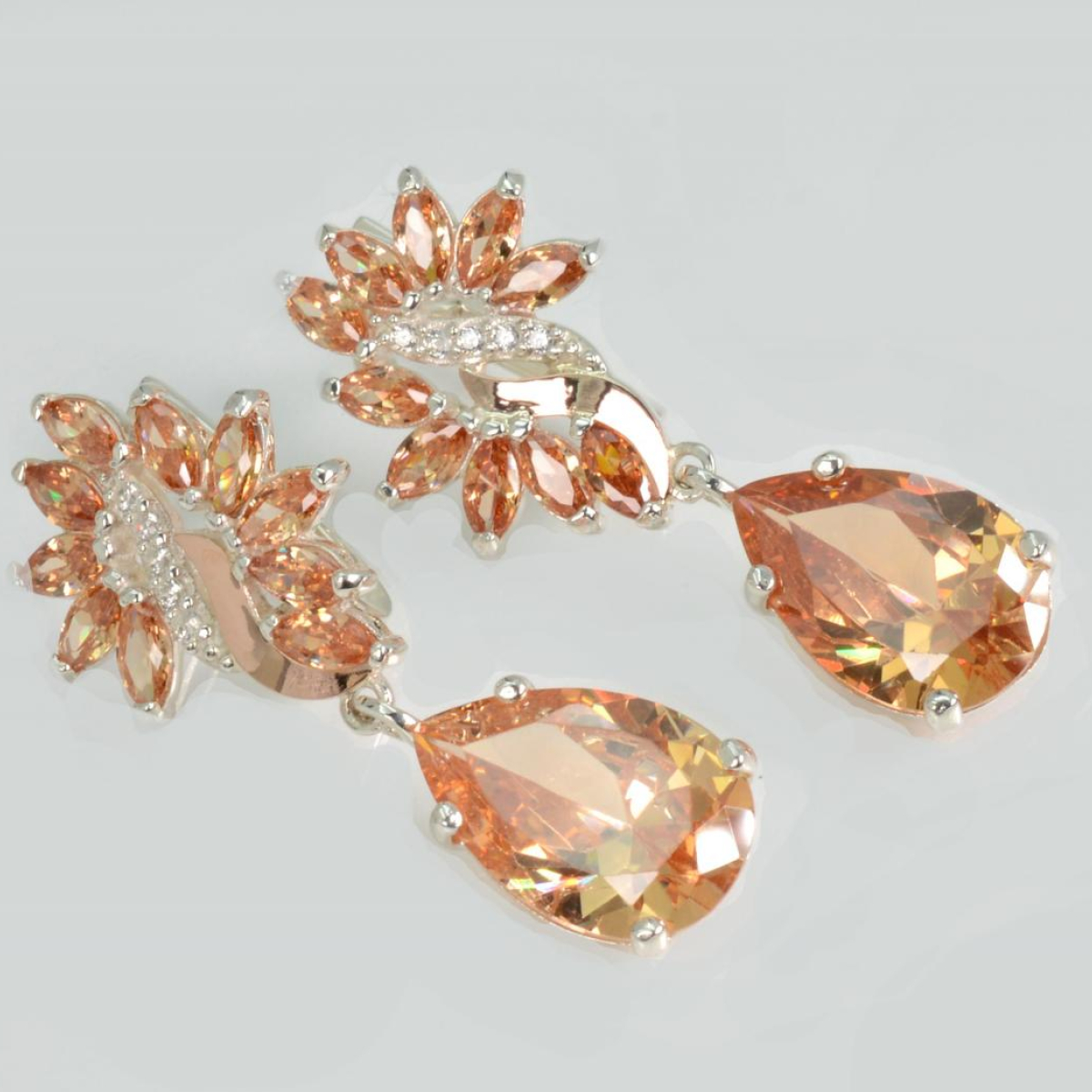 Серебряные серьги с золотыми вставками (170с)