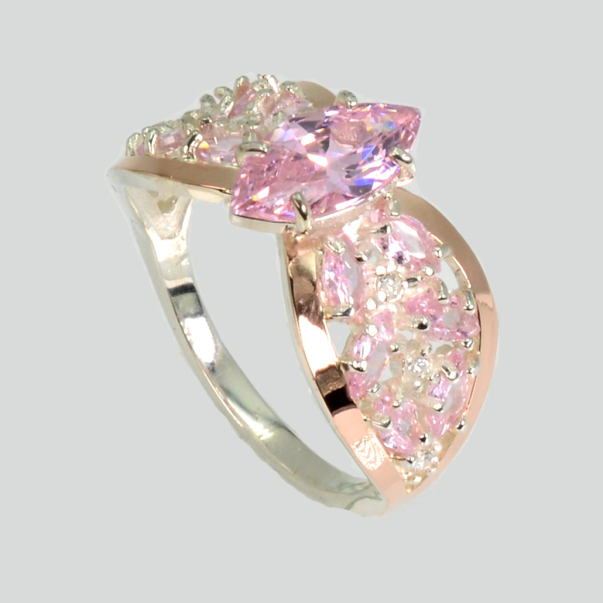 Серебряное кольцо с золотыми вставками (172к)