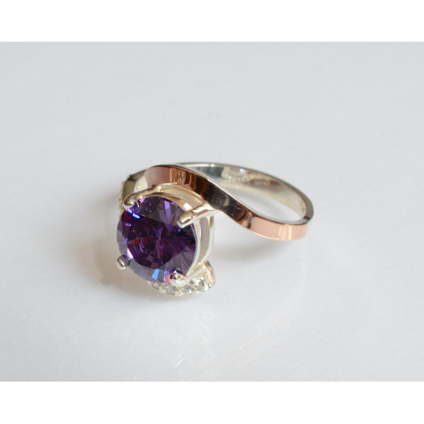 Серебряное кольцо с золотыми вставками (177к)