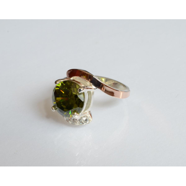 Серебряное кольцо с золотыми вставками (177к)