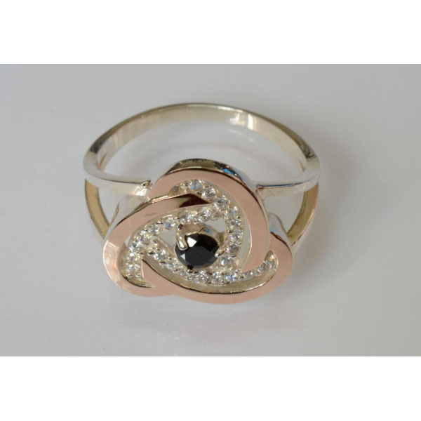 Серебряное кольцо с золотыми вставками (178к)