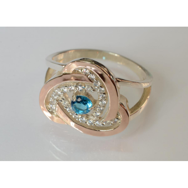 Серебряное кольцо с золотыми вставками (178к)