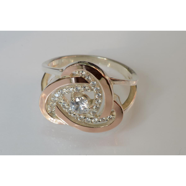 Серебряное кольцо с золотыми вставками (178к)