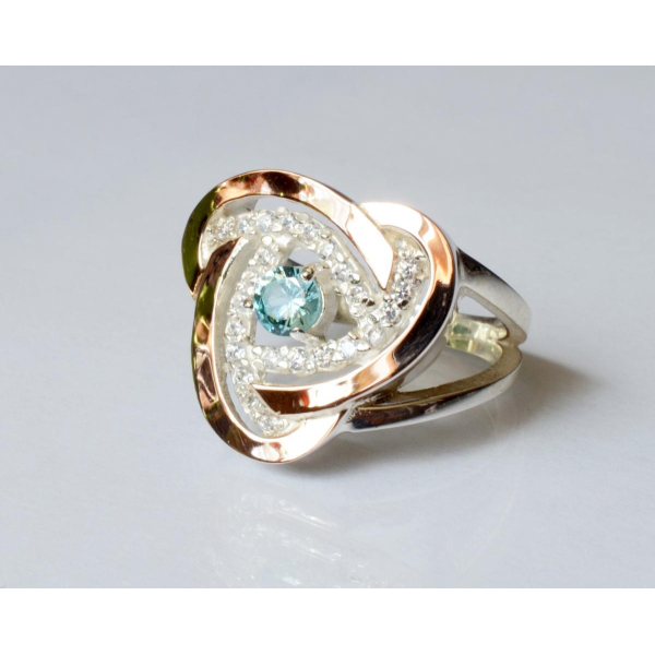 Серебряное кольцо с золотыми вставками (178к)