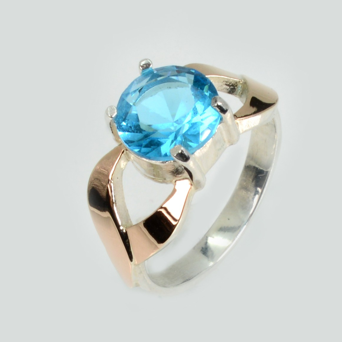 Серебряное кольцо с золотыми вставками (181к)