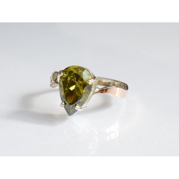 Серебряное кольцо с золотыми вставками (183к)