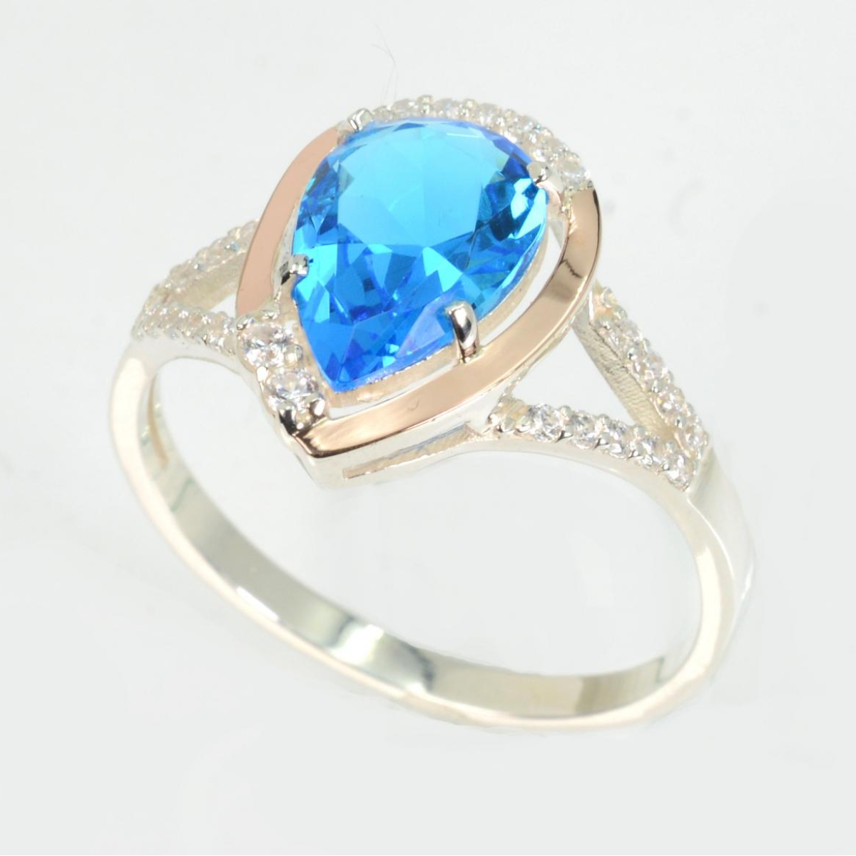 Серебряное кольцо с золотыми вставками (185к)