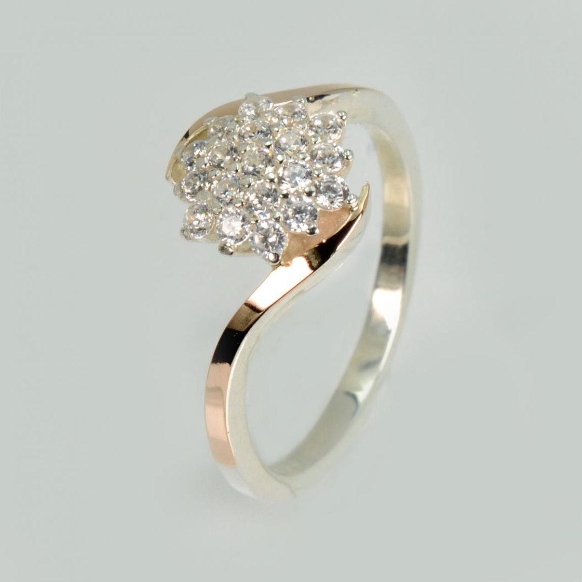 Серебряное кольцо с золотыми вставками (188к)