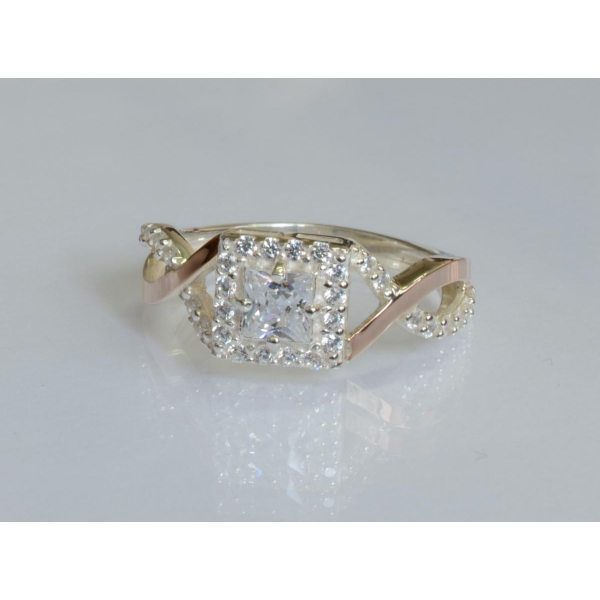 Серебряное кольцо с золотыми вставками (190к)