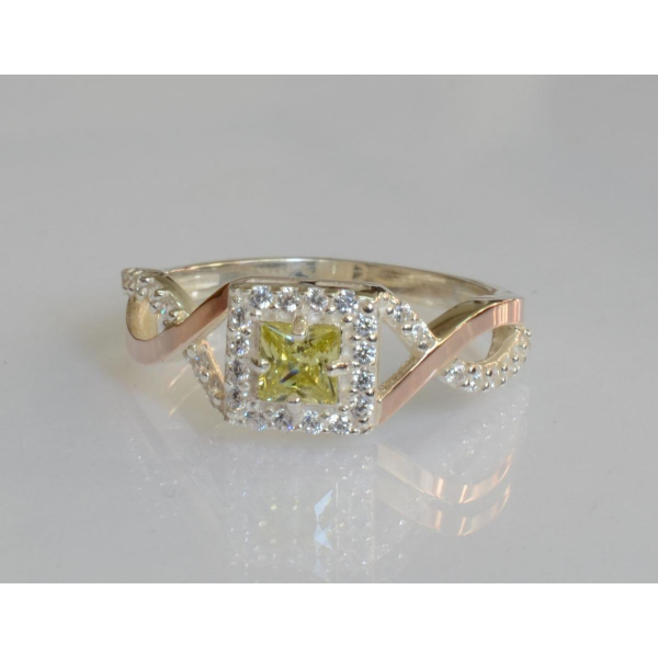 Серебряное кольцо с золотыми вставками (190к)