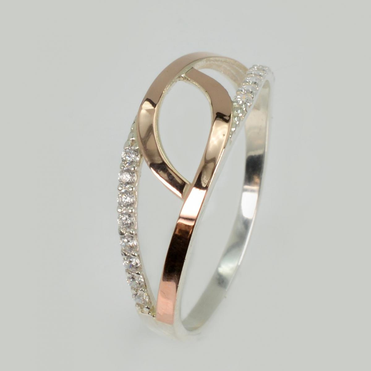 Серебряное кольцо с золотыми вставками (192к)