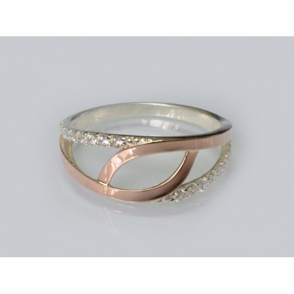 Серебряное кольцо с золотыми вставками (192к)