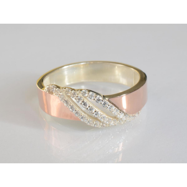 Серебряное кольцо с золотыми вставками (197к)