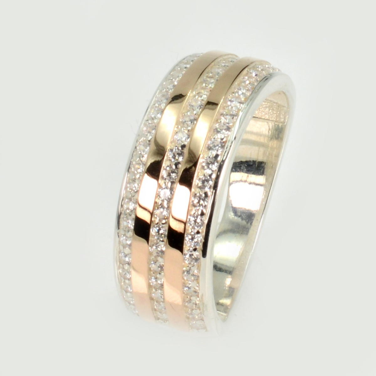 Серебряное кольцо с золотыми вставками (198к)