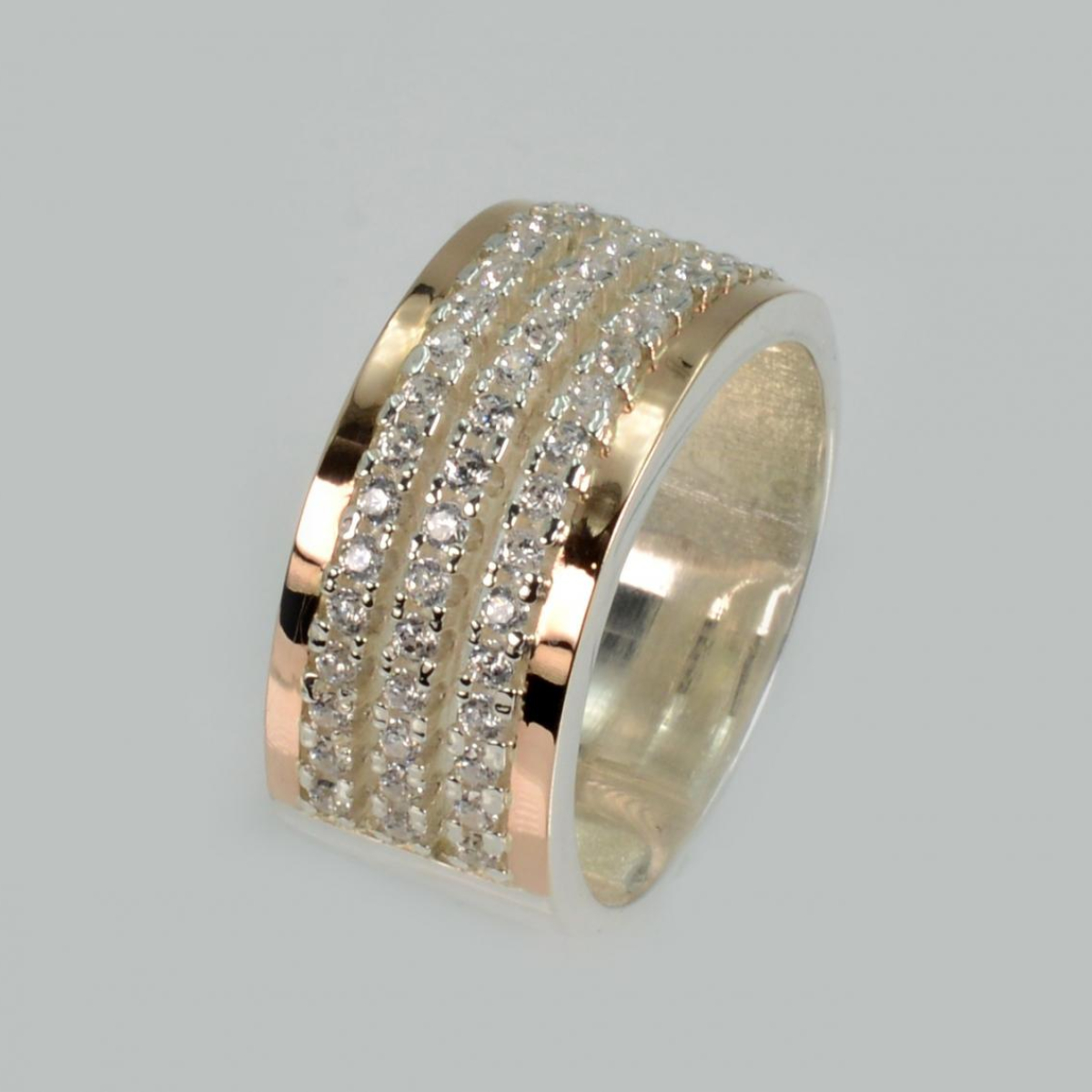 Серебряное кольцо с золотыми вставками (201к)