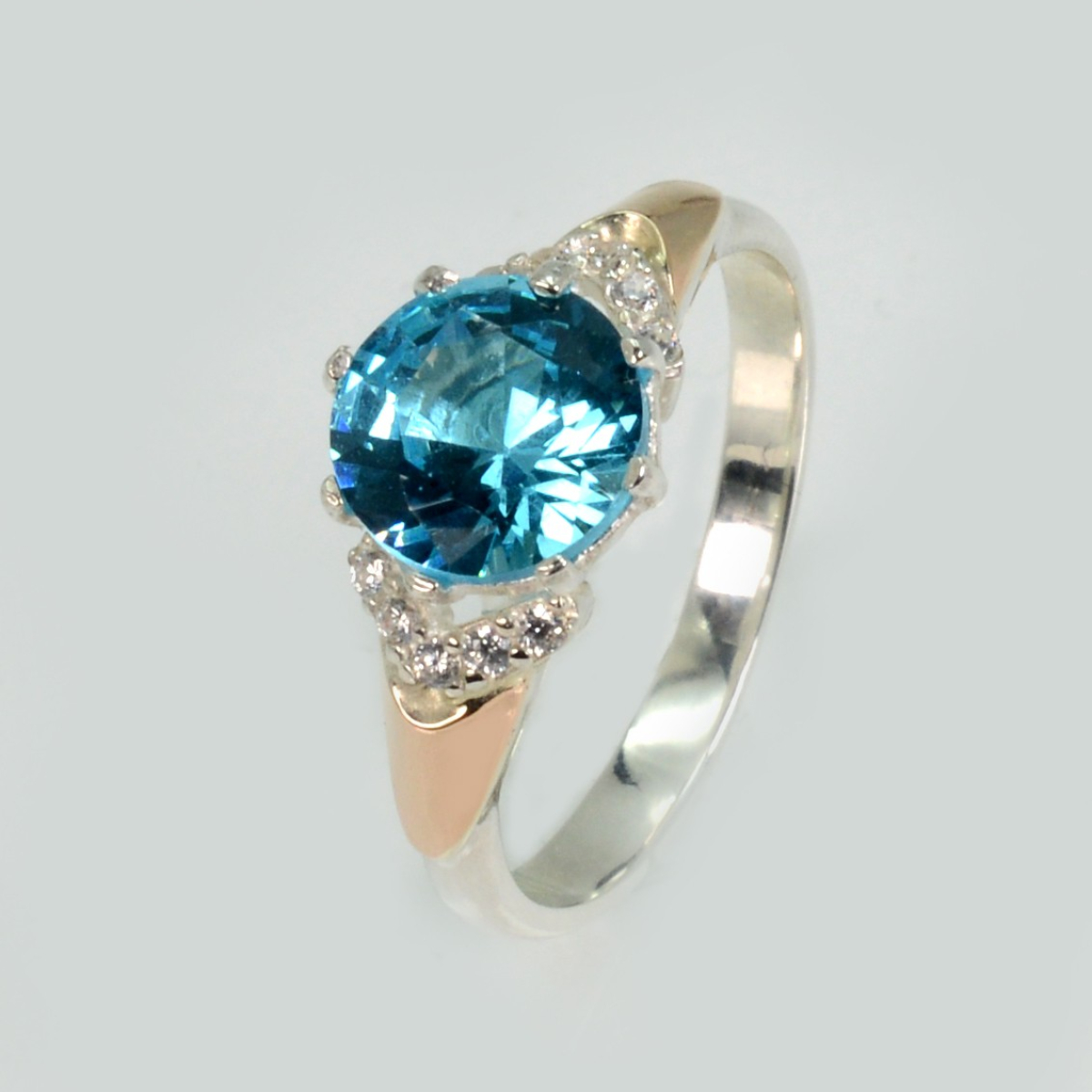 Серебряное кольцо с золотыми вставками (207к)