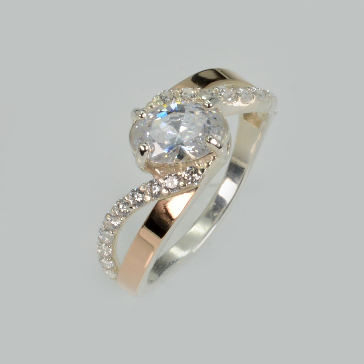 Серебряное кольцо с золотыми вставками (208к)