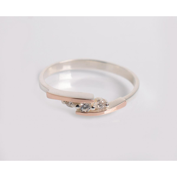 Серебряное кольцо с золотыми вставками (220к)