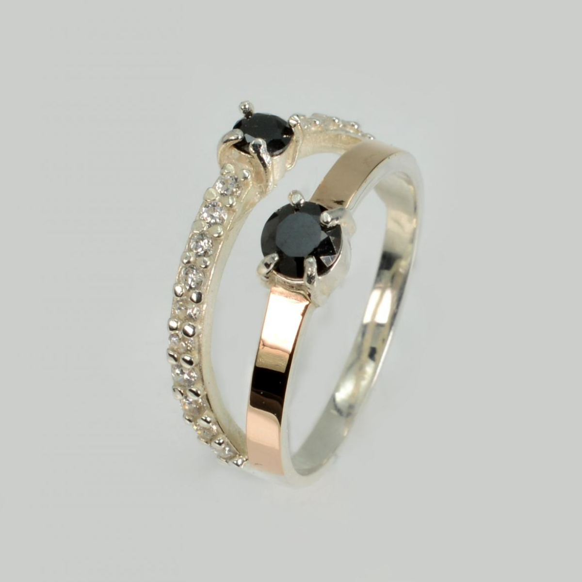 Серебряное кольцо с золотыми вставками (223к)