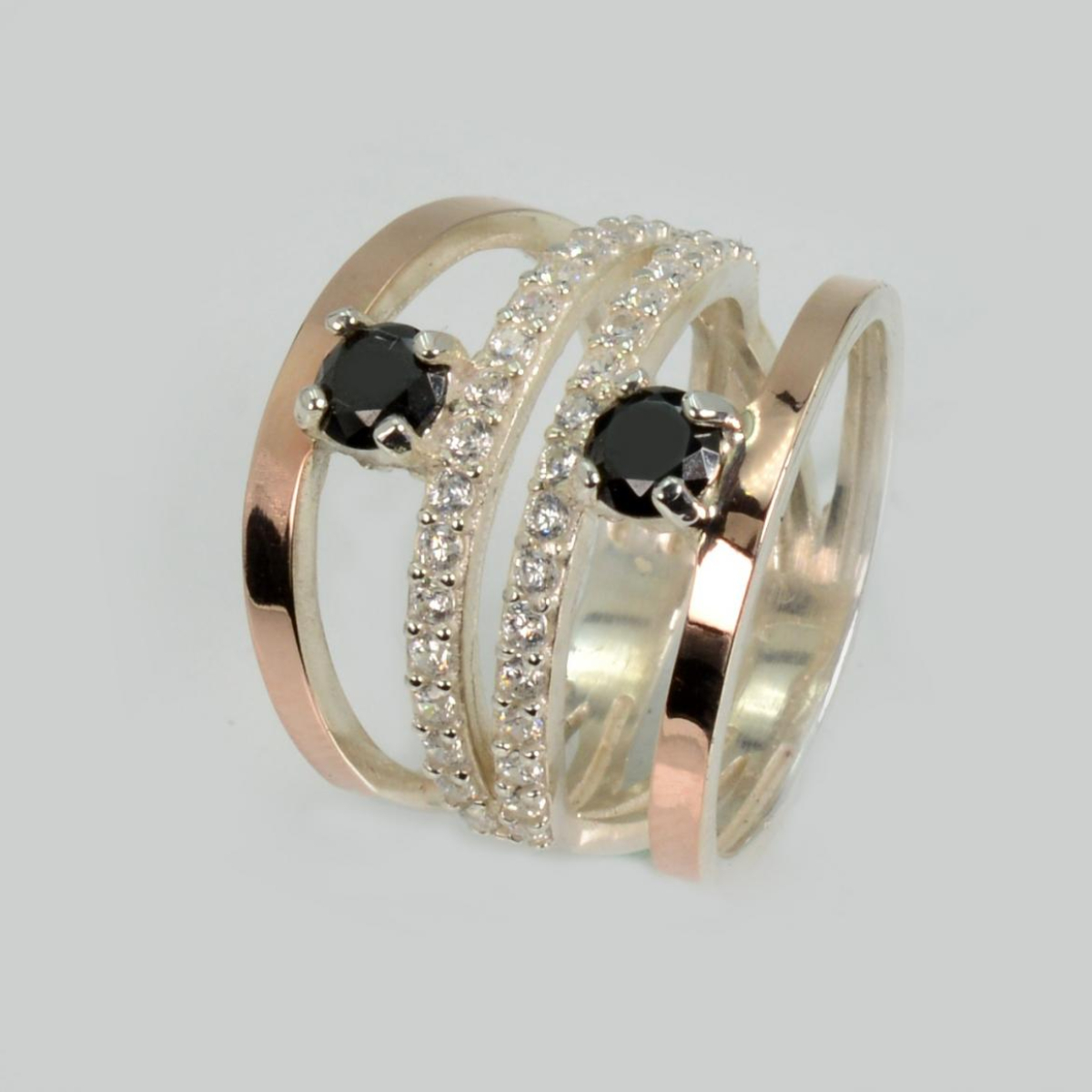 Серебряное кольцо с золотыми вставками (224к)