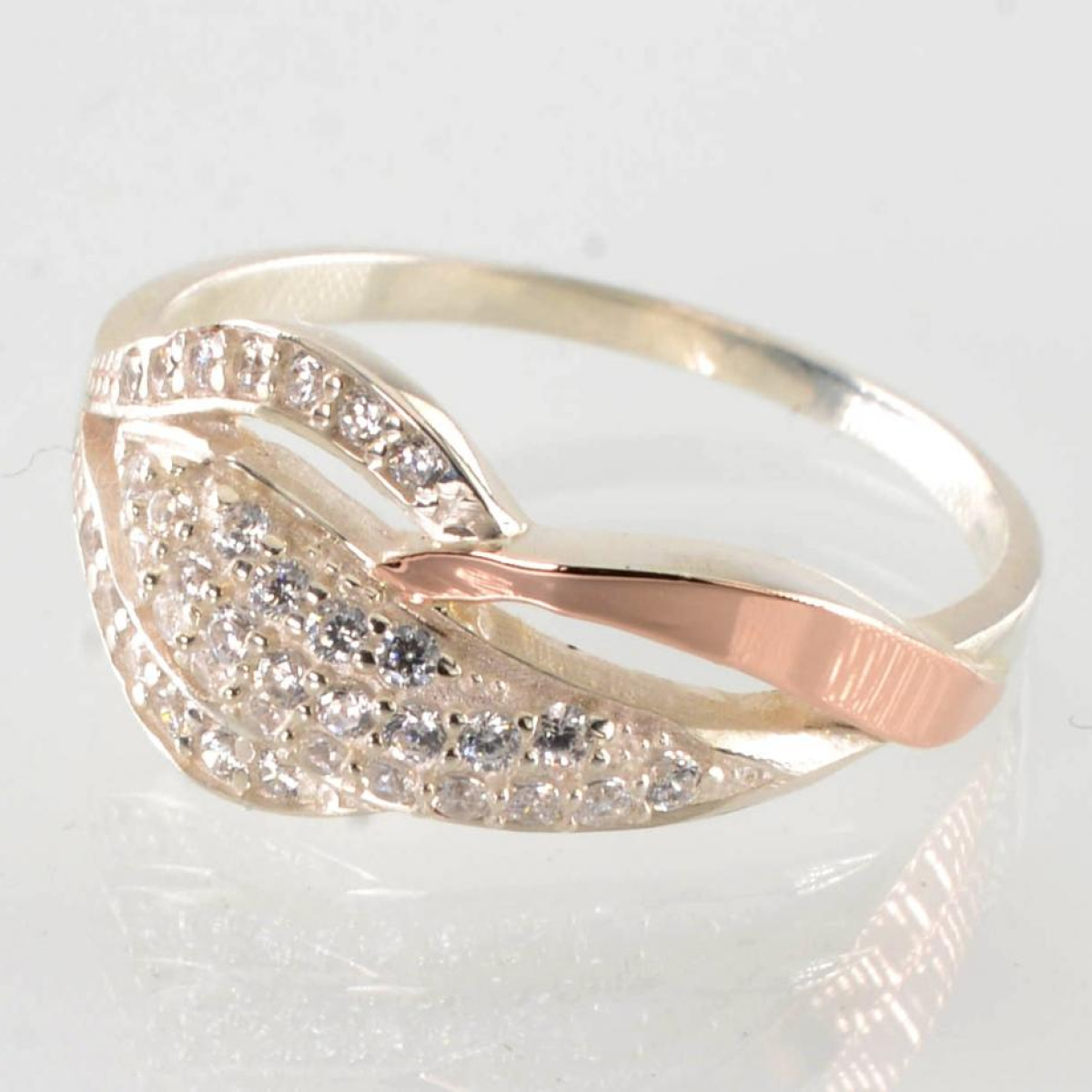 Серебряное кольцо с золотыми вставками (228к)