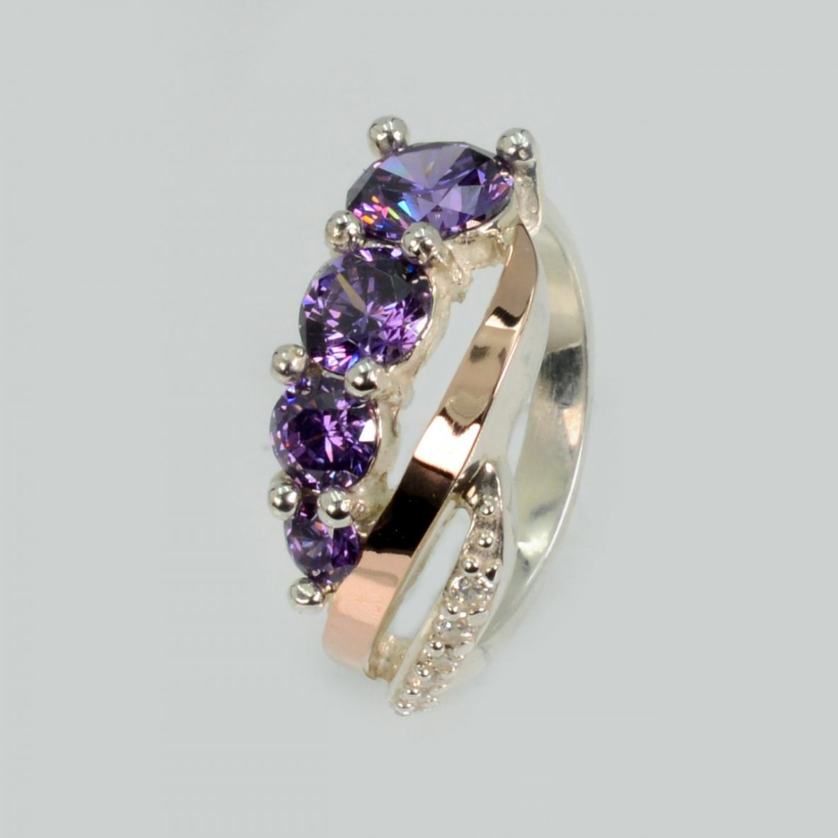 Серебряное кольцо с золотыми вставками (231к)