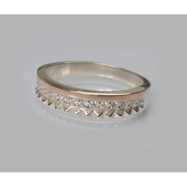 Серебряное кольцо с золотыми вставками (238к)