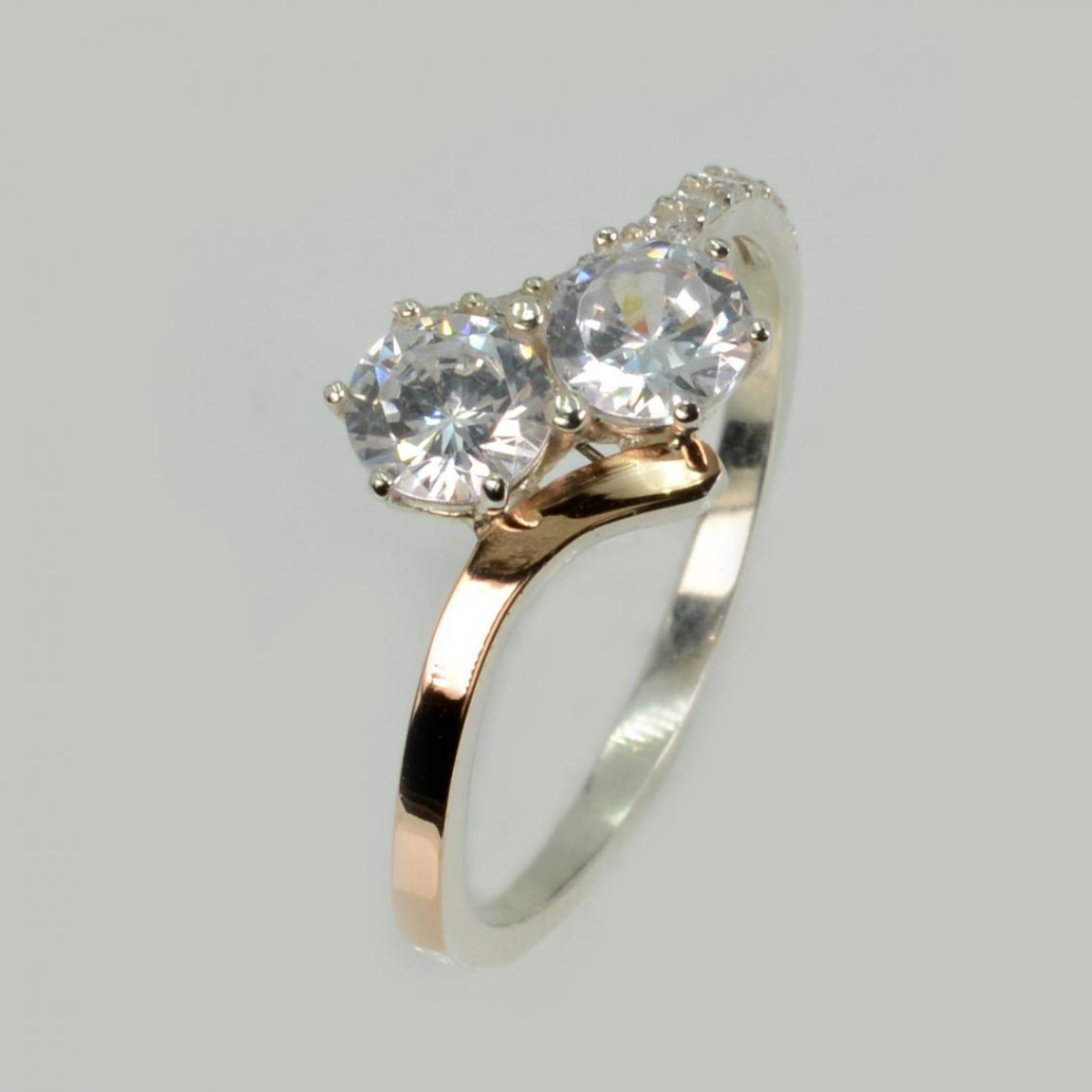 Серебряное кольцо с золотыми вставками (257к)