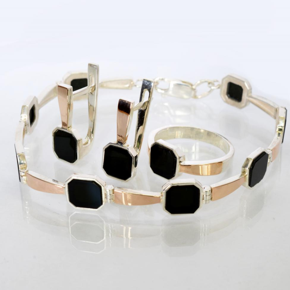 Серебряный набор(браслет, серьги, кольцо) с ониксом (259бр31)