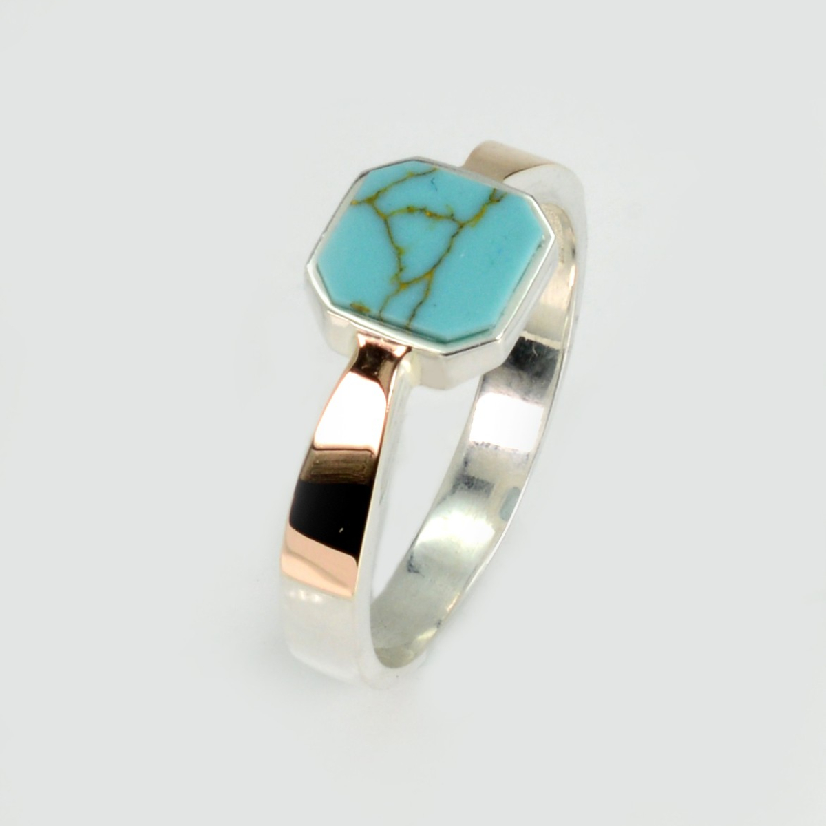 Серебряное кольцо с бирюзой (259к-2)