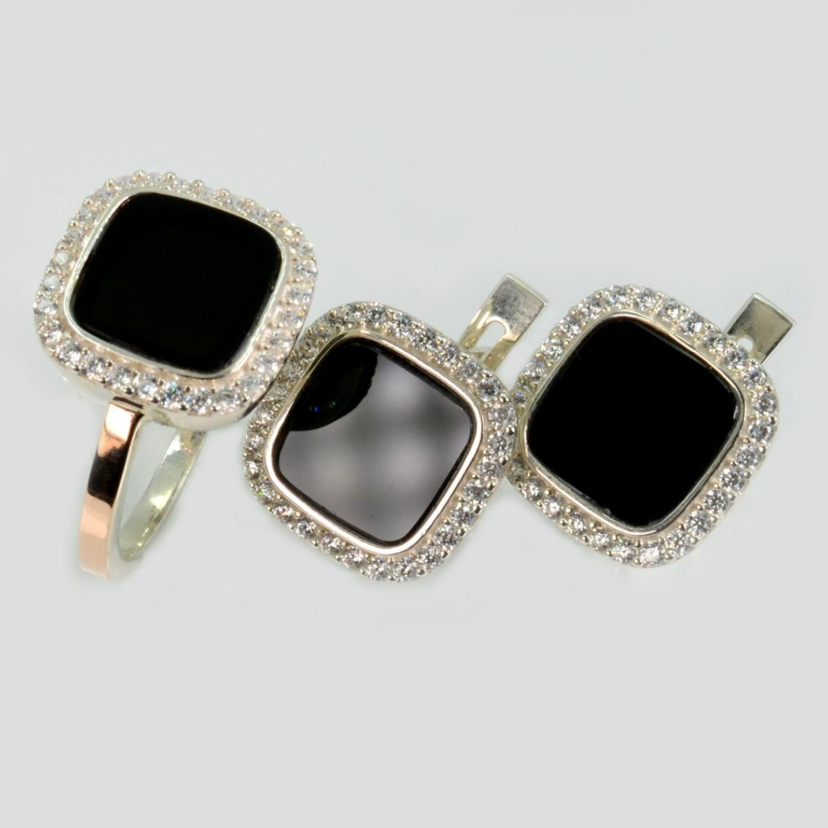 Серебряный комплект с ониксом и фианитами (260)