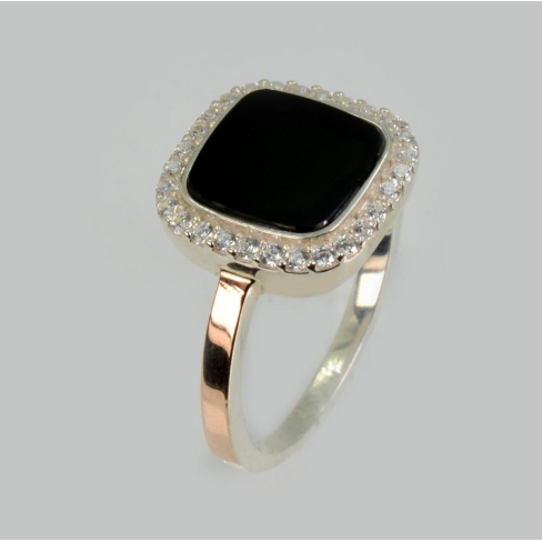 Серебряное кольцо с фианитами и ониксом