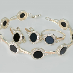 Серебряный набор(браслет, серьги, кольцо) с ониксом