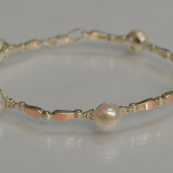 Серебряный браслет с жемчугом