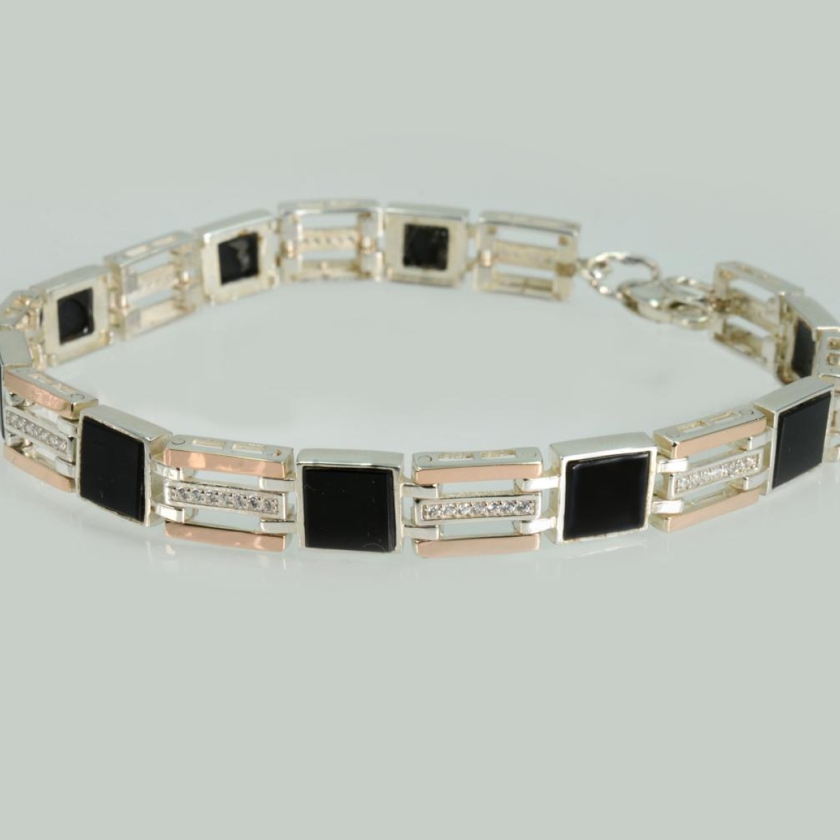 Мужской серебряный браслет с золотыми вставками и ониксом (Бр36)