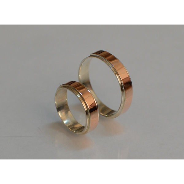 Серебряное обручальное кольцо с золотыми пластинами, цена за одно кольцо (ОБР5)