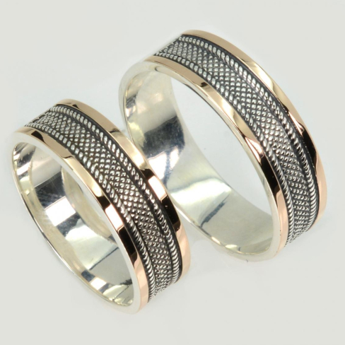 Пара обручальных колец