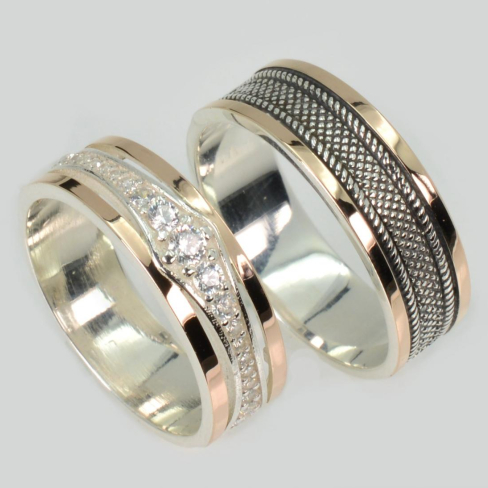 Пара обручальных колец