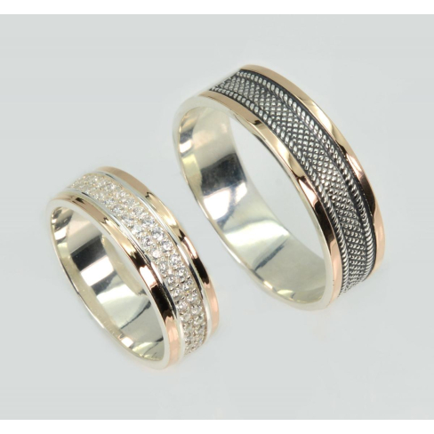 Пара обручальных колец