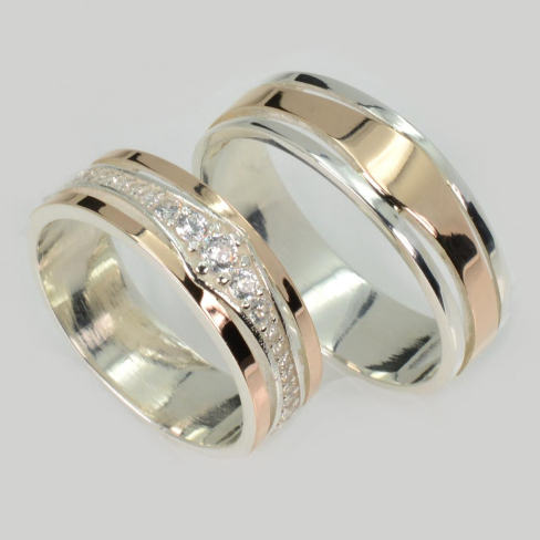 Пара обручальных колец