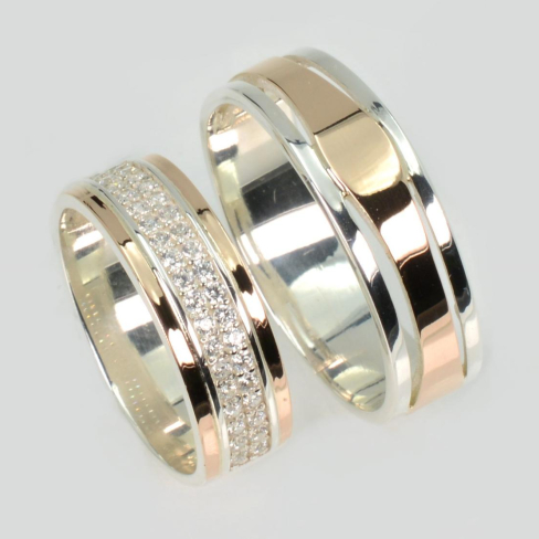 Пара обручальных колец