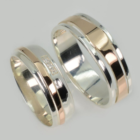 Пара обручальных колец