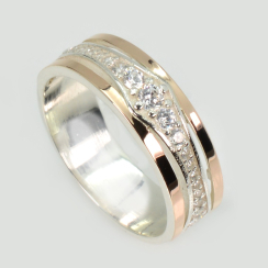 Обручальное кольцо с золотыми пластинами